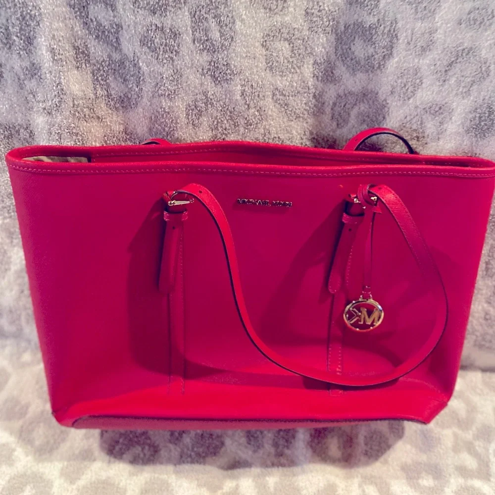 ✨ Michael Kors Hot Pink Large Tote. Like New ✨ - Picture 3 of 6